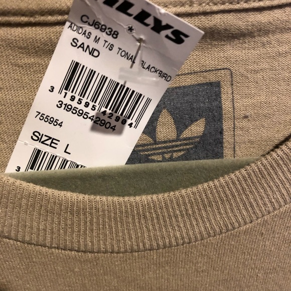 ⛔️ SOLD ⛔️ Adidas Tonal Camel Logo T-Shirt - Picture 3 of 5